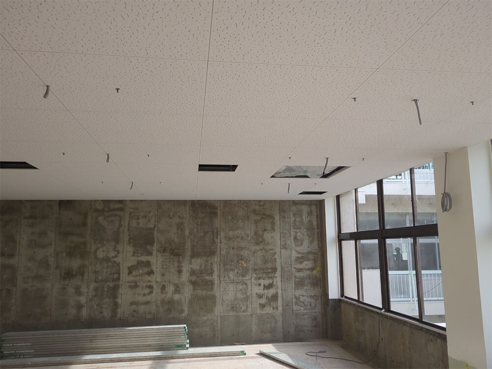 渡廊下棟2　図書館　ボルト配線出し状況