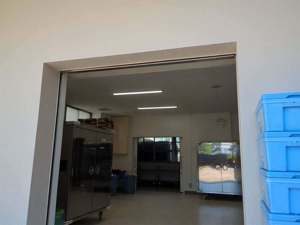 渡廊下棟①1階　配膳室　機器取付状況